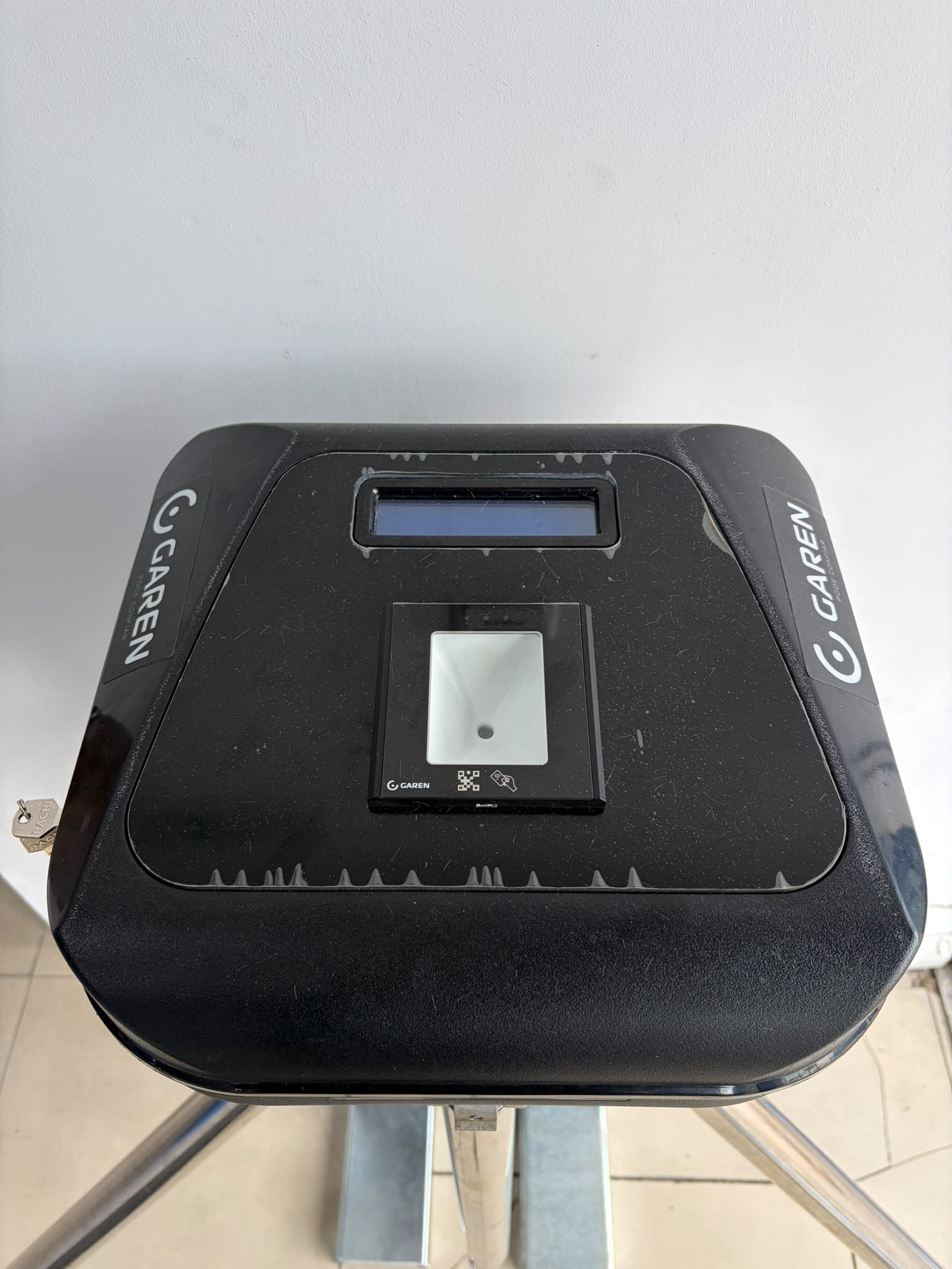 catraca molinete pedestal trípode con lector qr garen